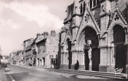 Aigueperse - Grande Rue Et Portail De L'eglise -  CPSM °J - Aigueperse