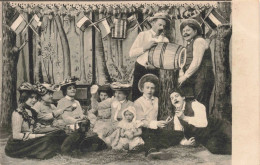 SPECTACLE - Une Troupe De Comédiens Sur Scène - Carte Postale Ancienne - Theater