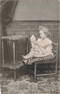ENFANTS - Petite Fille Jouant Avec Sa Poupée - Carte Postale Ancienne - Portraits