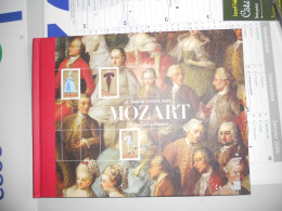 Livre : Mozart 19€00€. Avec Les Timbres - Other & Unclassified