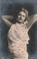 MODE - Femme Avec Des Bijoux En Or - Robe Façon Toge - Carte Postale Ancienne - Mode