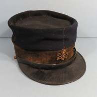 KEPI 1884 SOUS OFFICIER 1914 1918  EN L'ETAT SAPEURS POMPIER INSIGNE METALIQUE - Casques & Coiffures