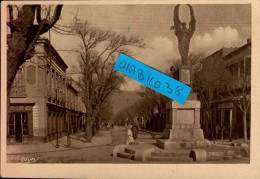 BATNA   ( ALGERIE )     LE MONUMENT AUX MORTS ET L ' AVENUE DE LA REPUBLIQUE - Batna