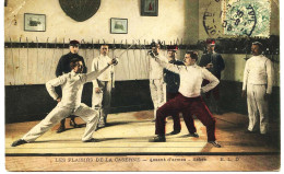 10694 - Sport -  ESCRIME  :    SABRE   ASSAUT  D'ARMES   ..Gros Plan  Circulée En 1905 - Schermen