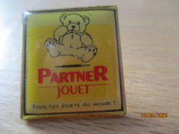 Lot 02 -- Pin's Partner Jouet -- Exclusif Sur Delcampe - Kerstmis