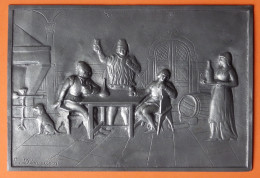 DEMOULIN - Plaque En étain Repoussé V. 1900 TBE  Taverne Renaissance Moyen-Age Gravure - Tins