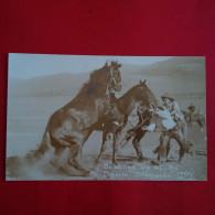 CARTE PHOTO MISSOULA STAMPEDE 1916 SADDLING - Missoula