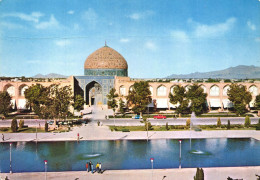 IRAN, ISFAHAN, SHEIKH LOTFOLLAH MOSQUE, FOUNTAIN - Iran