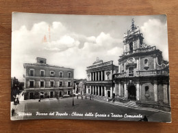 VITTORIA ( RAGUSA ) PIAZZA DEL POPOLO CHIESA DELLE GRAZIE E TEATRO COMUNALE 1966 - Ragusa