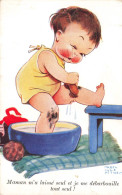 ILLUSTRATION - Un Bébé Qui Se Lave Tout Seul - Mabel Lucie - Colorisé - Carte Postale Ancienne - 1900-1949