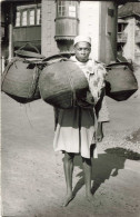 MADAGASCAR - Ambositra - Un Potier Allant Au Marché -  Carte Postale Ancienne - Madagaskar