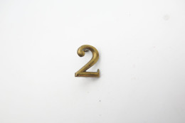 Militaria - INSIGNIA : Regiment Mark : 2 - Brass Number - Uniform - Sonstige & Ohne Zuordnung