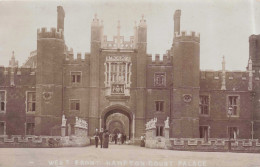 ROYAUME UNI - Angleterre -  West Front Hampton Court Palace - Carte Postale Ancienne - Hampton Court