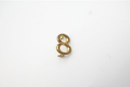 Militaria - INSIGNIA : Regiment Mark : 8 - Brass Number - Uniform - Other & Unclassified