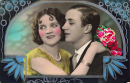 FANTAISIES - Un Couple Heureux Encadrés Par Des Motifs Ballons Et Fleurs - Colorisé - Carte Postale Ancienne - Women