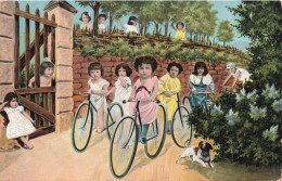 PHOTOGRAPHIE - Enfants Jouant Aux Bicyclettes - Colorisé - Carte Postale Ancienne - Photographie