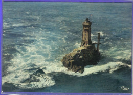 Carte Postale 29. Plogoff Phare De La Vieille    Très Beau Plan - Plogoff