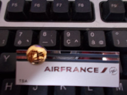 Badge De Tsa  Air France Rare  Neuf Jamais Porter  Badge Perso - Other & Unclassified