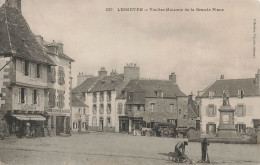 LESNEVEN - Vieilles Maisons De La Grande Place - Café Parisien " L. GUENGANT" - Lesneven