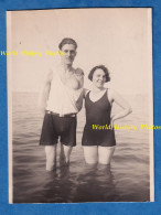 CPA Photo - WESTENDE PLAGE - Portrait Homme & Jolie Femme - 1920 1930 - Maillot De Bain Fille Garçon Torse Nu Plage Mer - Westende