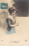 Fantaisie - 1er Avril - Femme De Profil Avec Une Jolie Robe  - Carte Postale Ancienne - 1° Aprile (pesce Di Aprile)