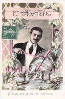 Fantaisie - 1er Avril - Homme Avec Un Poisson Dans Une Epuisette - Peche Miraculeuse - Carte Postale Ancienne - 1 De April (pescado De Abril)