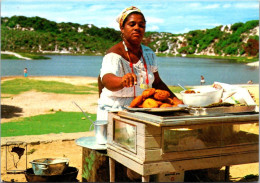 20-9-2023 (1 U 36) Brazil - Abaeté Lagoon - Women Food Seller On Beach - Händler