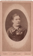 PHOTOGRAPHIE - Petite Photo 6.5x105.5 Cm - Berthaud - Amiens - Portrait De Femme - 1882 - Anonymous Persons