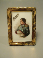 Petit Cadre Porcelaine De Limoges Portrait De Napoléon Bonaparte Ajaccio. - Limoges (FRA)