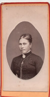 PHOTOGRAPHIE - Petite Photo 6.5x105.5 Cm - Portrait D'une Femme Avec Une Tresse Chignon - Mauvillin Paris Grenelle - Anonymous Persons