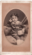 PHOTOGRAPHIE - Petite Photo 6.5x105.5 Cm - Portrait D'un Petit Garçon Avec Panier - Lemore - Falaise - Anonymous Persons