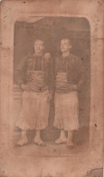 PHOTOGRAPHIE - Petite Photo 6.5x105.5 Cm - Portrait De Deux Zouaves - Militaires - Anonymous Persons