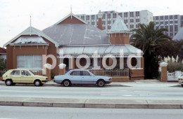 2 SLIDES SET 70s CARS BMW 635 VW GOLF PORT ELIZABETH SOUTH AFRICA AFRIQUE 35mm DIAPOSITIVE SLIDE NO PHOTO FOTO NB2740 - Diapositives