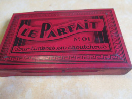 Boite Métallique/Matériel De Bureau/ Tampon Encreur/ "Le PARFAIT"/Pour Timbres Eb Caoutchouc /Vers 1940-1960   BFPP304 - Scatole