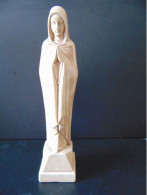 Vierge En Céramique Craquelée, Crème ( 25 X 5,5 Cm, Poids 392 Gr ) - Otros & Sin Clasificación