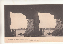 29 MORGAT La Plage Vue De L'intérieur D'une Grotte  Animée CPA Précurseur Stéréo Cliché Ant.1903 Villard - Morgat