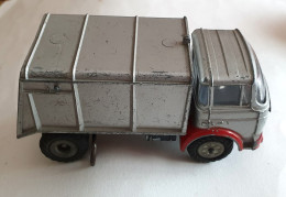 CAMION POUBELLES BERLIET JRD CABINE RELAXEV 1/43 è - JRD