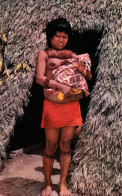 19677 IQUITOS  Jeune Mère Avec Son Enfant ALLAITEMENT Seins Nus   ( 2 Scans) PEROU - Peru