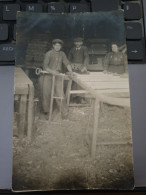 [Carte-Photo] - Menuiserie, 3 Personnes (non Localisée) - Artigianato