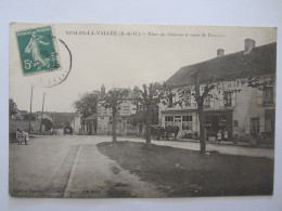 CPA NESLES LA VALLEE PLACE DU CHATEAU  ET ROUTE DE PARMAIN - Nesles-la-Vallée