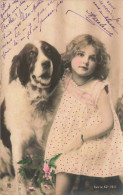 ENFANT - Portrait - Une Petie Fille Avec Son Saint Bernard - Colorisé  - Carte Postale Ancienne - Portraits