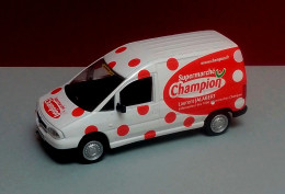 Voiture Publicitaire " Champion " Du Tour De France Vendue Avec Sa Protection En Plastique ( V. Photos ). - Norev