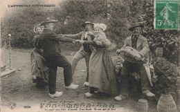 FRANCE - L'Auvergne Pittoresque - Ronde - Carte Postale Ancienne - Auvergne Types D'Auvergne