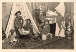 PHOTOGRAPHIE - Enfants Jouant - Carte Postale Ancienne - Photographs