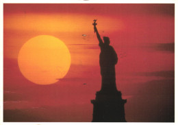 UNITED STATES, NEW YORK, STATUE OF LIBERTY, SUNSET - Estatua De La Libertad