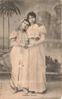 PHOTOGRAPHIE - Femmes Arabes - Carte Postale Ancienne - Photographs