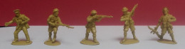Lot De 10 Figurines De Soldats En Plastique De Couleur Kaki. ( Voir Photos ). - Leger