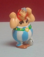 Figurine D'Obélix En Plastic Rigide MPG Gravé Goscinny-Uderzo - Hauteur : 4,0cm. ( Voir Photos ). - Astérix & Obélix