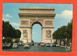PARIS -  L'Arc De Triomphe De L'Etoile - (Vieilles Voitures Peugeot 404 - Citroën 2CV - .....) - Arc De Triomphe
