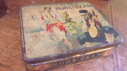 ANCIENNE Boîte à Cigarettes Tôle Tytoń Pursiczan Pologne POLEN POLAND - Contenitori Di Tabacco (vuoti)